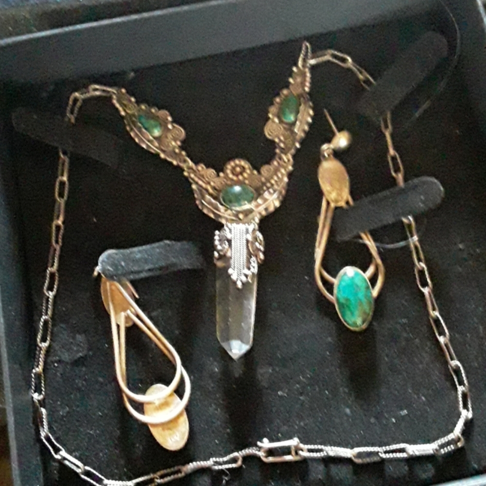 Gothic, Green stones turquoise